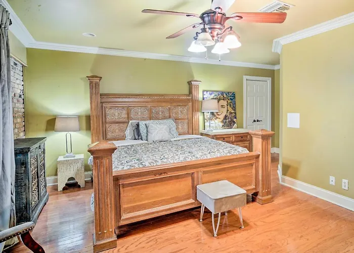 Charming ~ 5 Mi To Downtown!