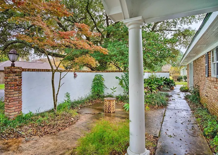 Charming ~ 5 Mi To Downtown! *